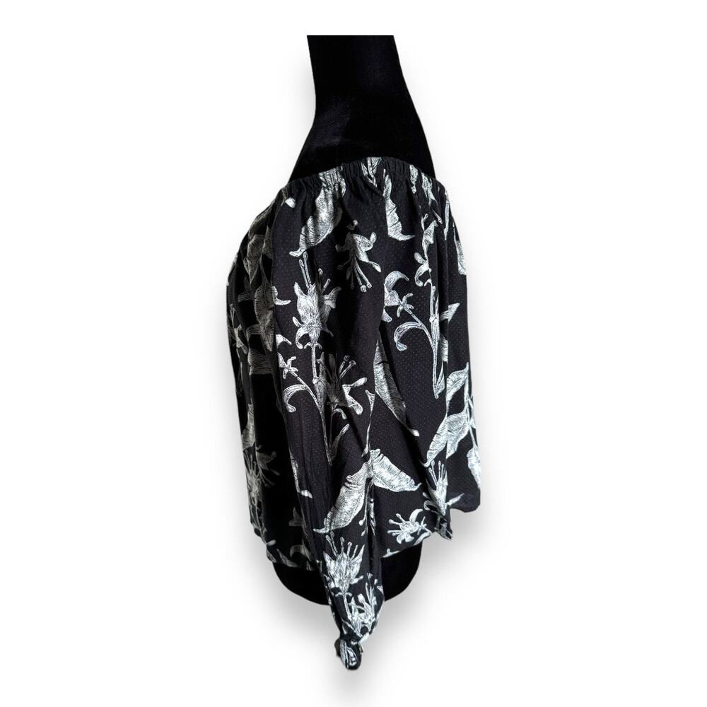 Roxy Womens Blouse Sz L Off Shoulder Floral Black White Textured Dotted Fabric - Picture 7 of 9